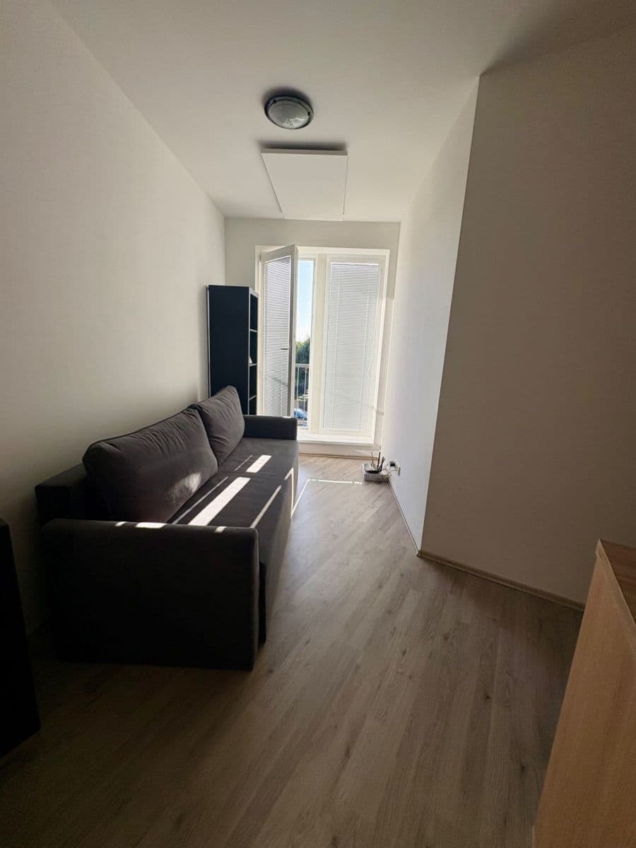 Prenájom bytu 1-izbový 21 m², Škvorec, Středočeský kraj Prenájom bytu 1-izbový 21 m², Škvorec, Středočeský kraj