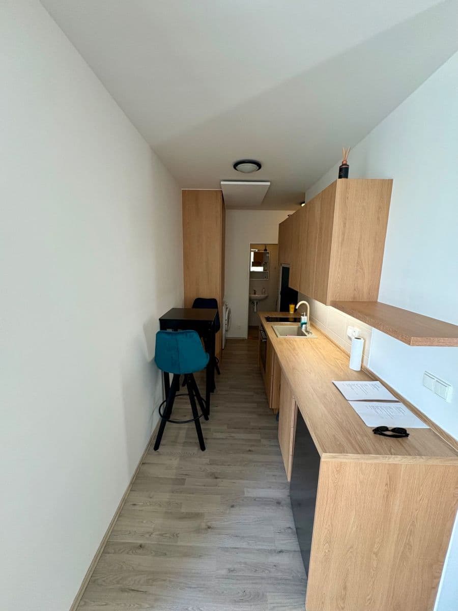 Prenájom bytu 1-izbový 21 m², Škvorec, Středočeský kraj Prenájom bytu 1-izbový 21 m², Škvorec, Středočeský kraj