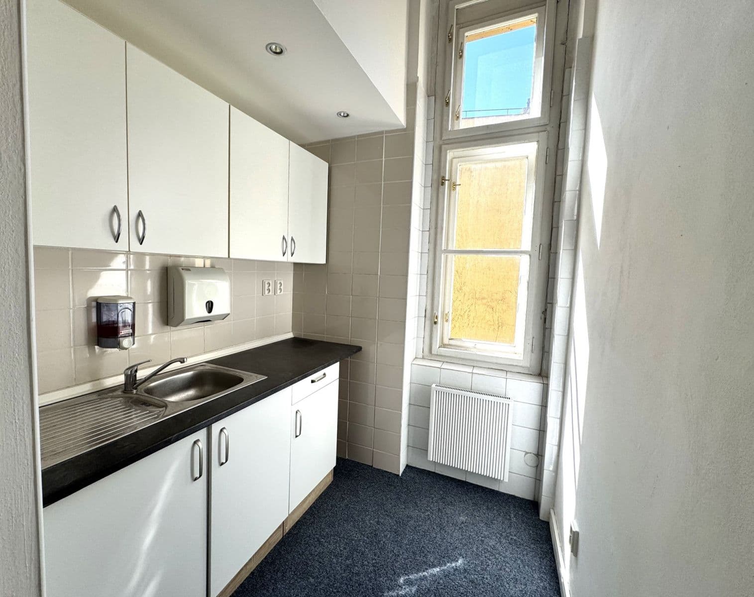 Prenájom kancelárie 237 m², Žitná, Praha, Praha Prenájom kancelárie 237 m², Žitná, Praha, Praha