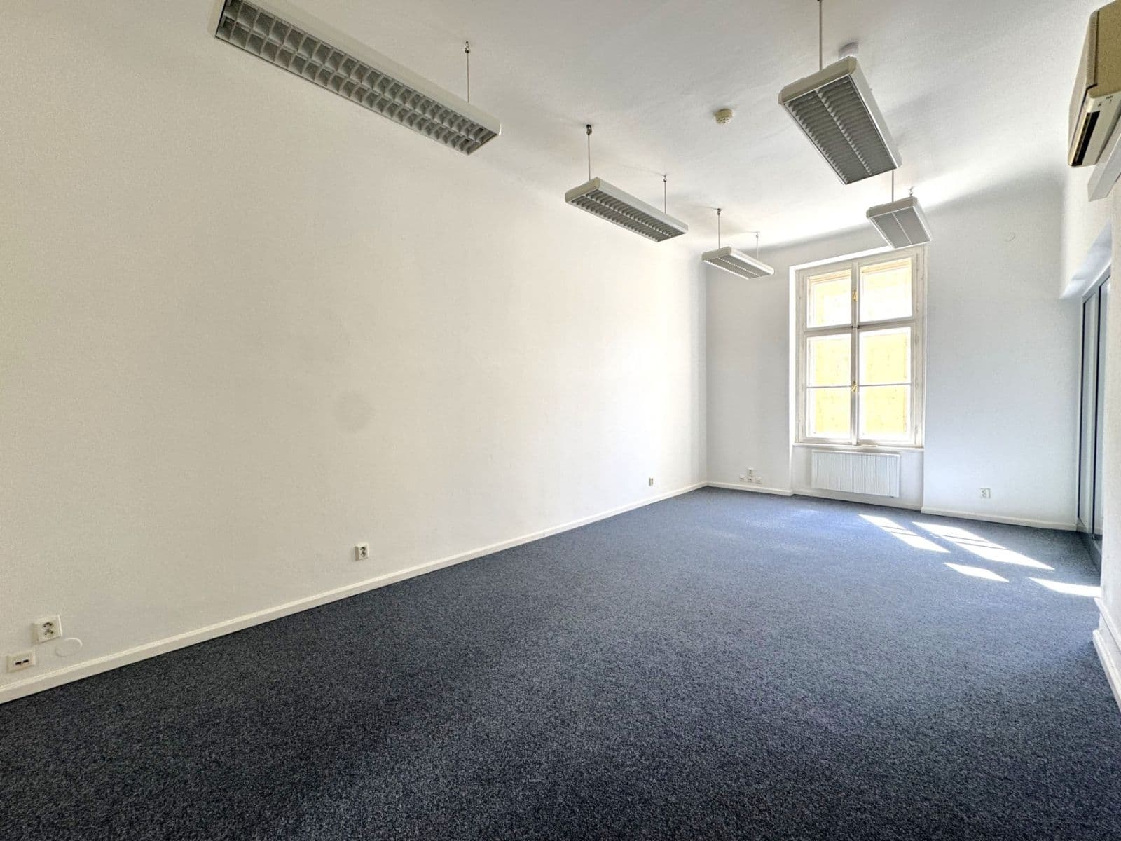 Prenájom kancelárie 237 m², Žitná, Praha, Praha Prenájom kancelárie 237 m², Žitná, Praha, Praha