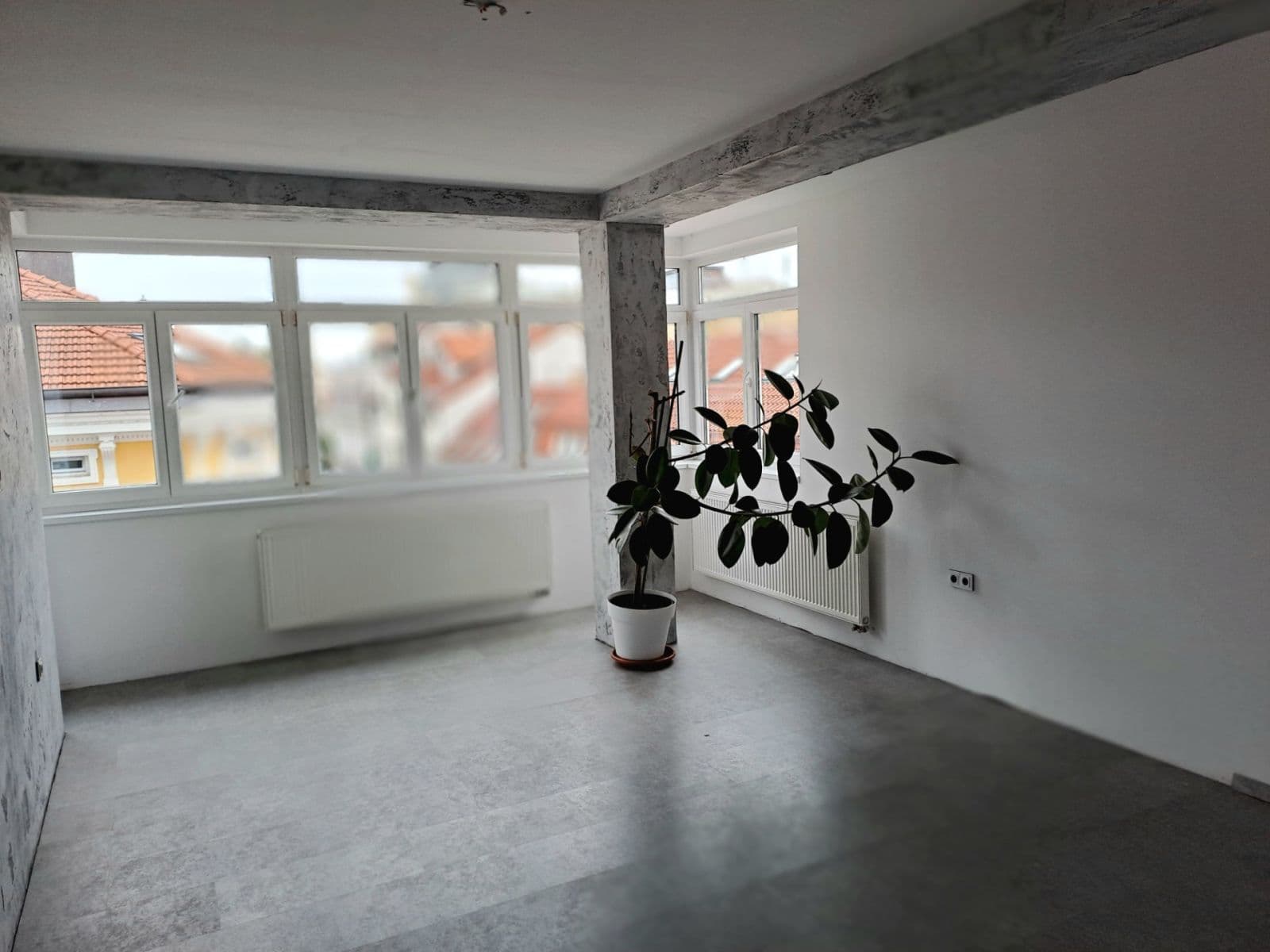 Prenájom bytu 4-izbový 107 m², Nová, České Budějovice, Jihočeský kraj Prenájom bytu 4-izbový 107 m², Nová, České Budějovice, Jihočeský kraj