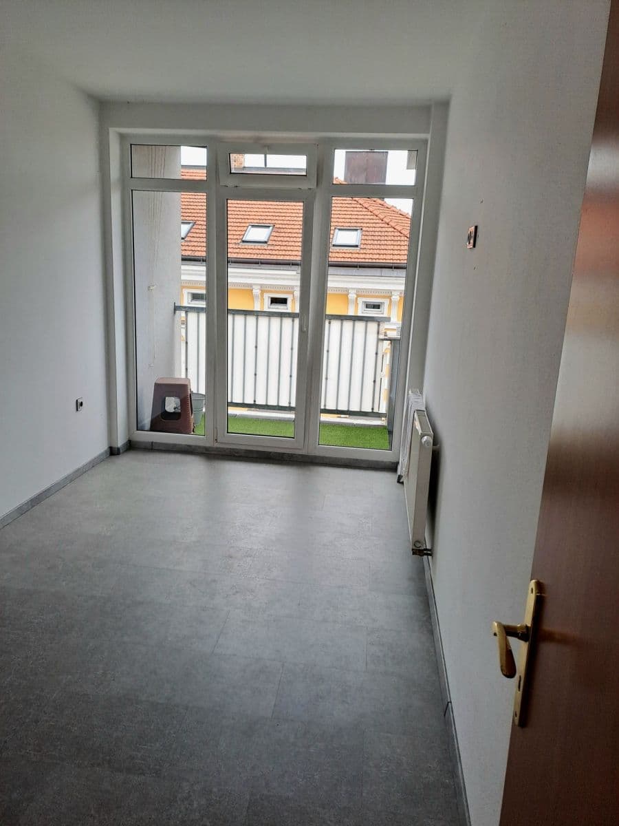 Prenájom bytu 4-izbový 107 m², Nová, České Budějovice, Jihočeský kraj Prenájom bytu 4-izbový 107 m², Nová, České Budějovice, Jihočeský kraj
