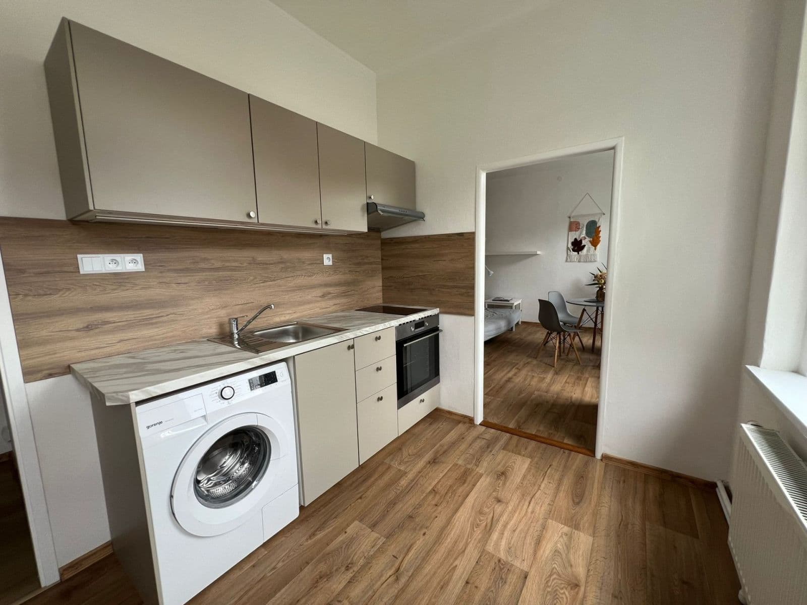 Prenájom bytu 1-izbový 37 m², náměstí Emy Destinové, Karlovy Vary, Karlovarský kraj Prenájom bytu 1-izbový 37 m², náměstí Emy Destinové, Karlovy Vary, Karlovarský kraj