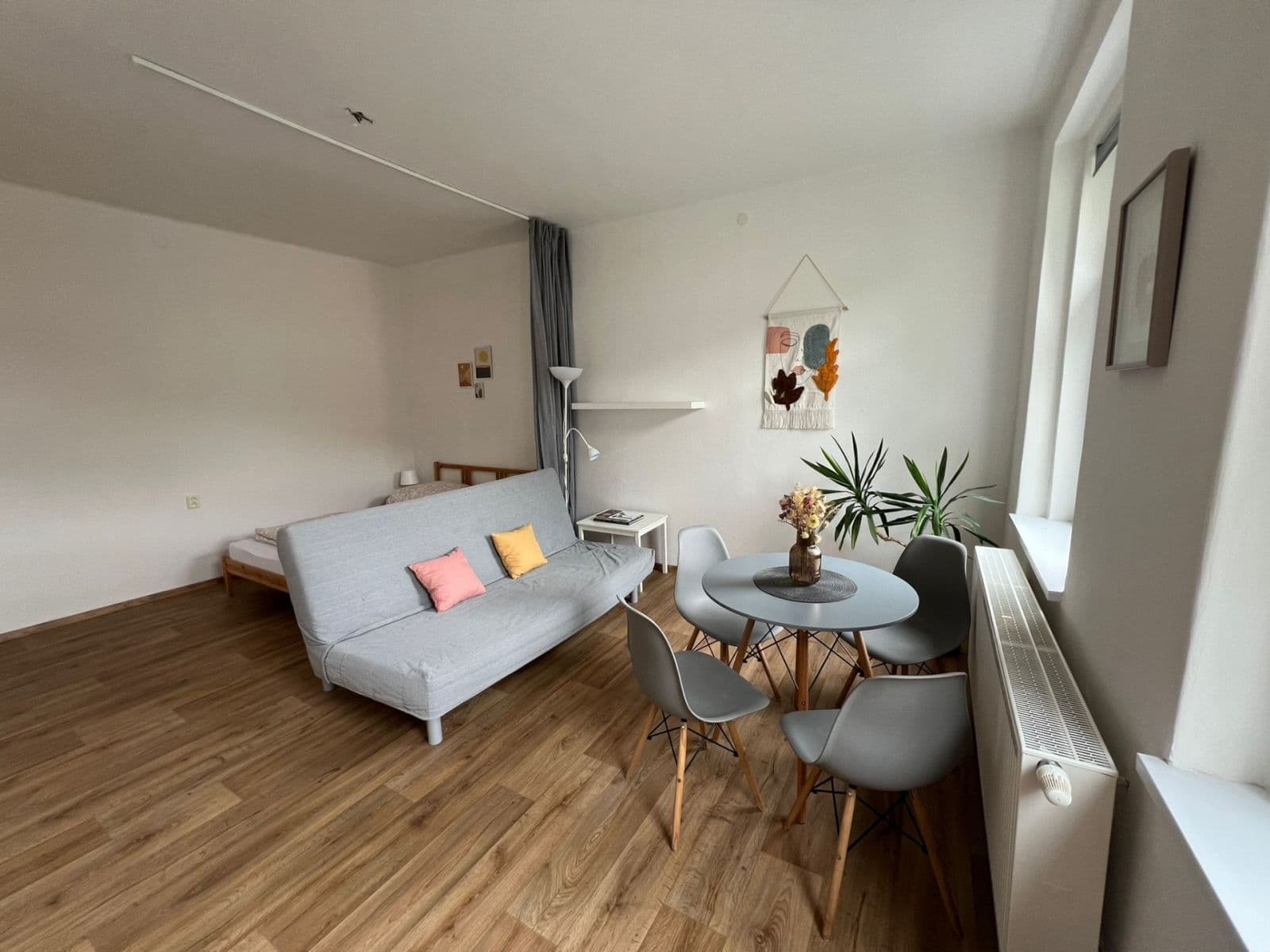 Prenájom bytu 1-izbový 37 m², náměstí Emy Destinové, Karlovy Vary, Karlovarský kraj Prenájom bytu 1-izbový 37 m², náměstí Emy Destinové, Karlovy Vary, Karlovarský kraj