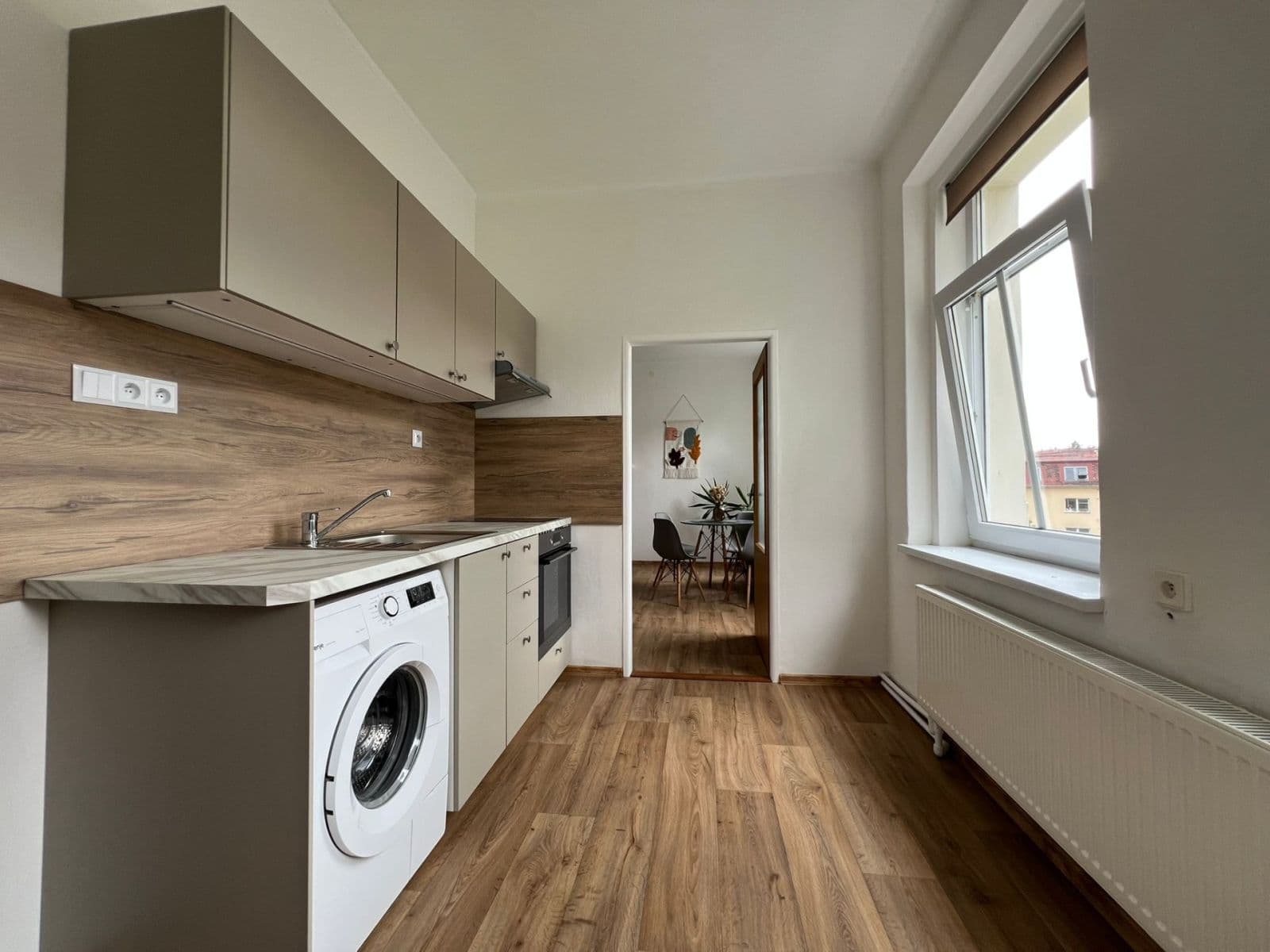 Prenájom bytu 1-izbový 37 m², náměstí Emy Destinové, Karlovy Vary, Karlovarský kraj Prenájom bytu 1-izbový 37 m², náměstí Emy Destinové, Karlovy Vary, Karlovarský kraj
