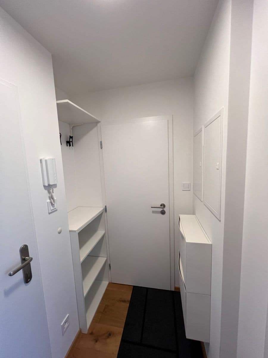 Prenájom bytu 2-izbový 40 m², Žižkova, Horoměřice, Středočeský kraj Prenájom bytu 2-izbový 40 m², Žižkova, Horoměřice, Středočeský kraj
