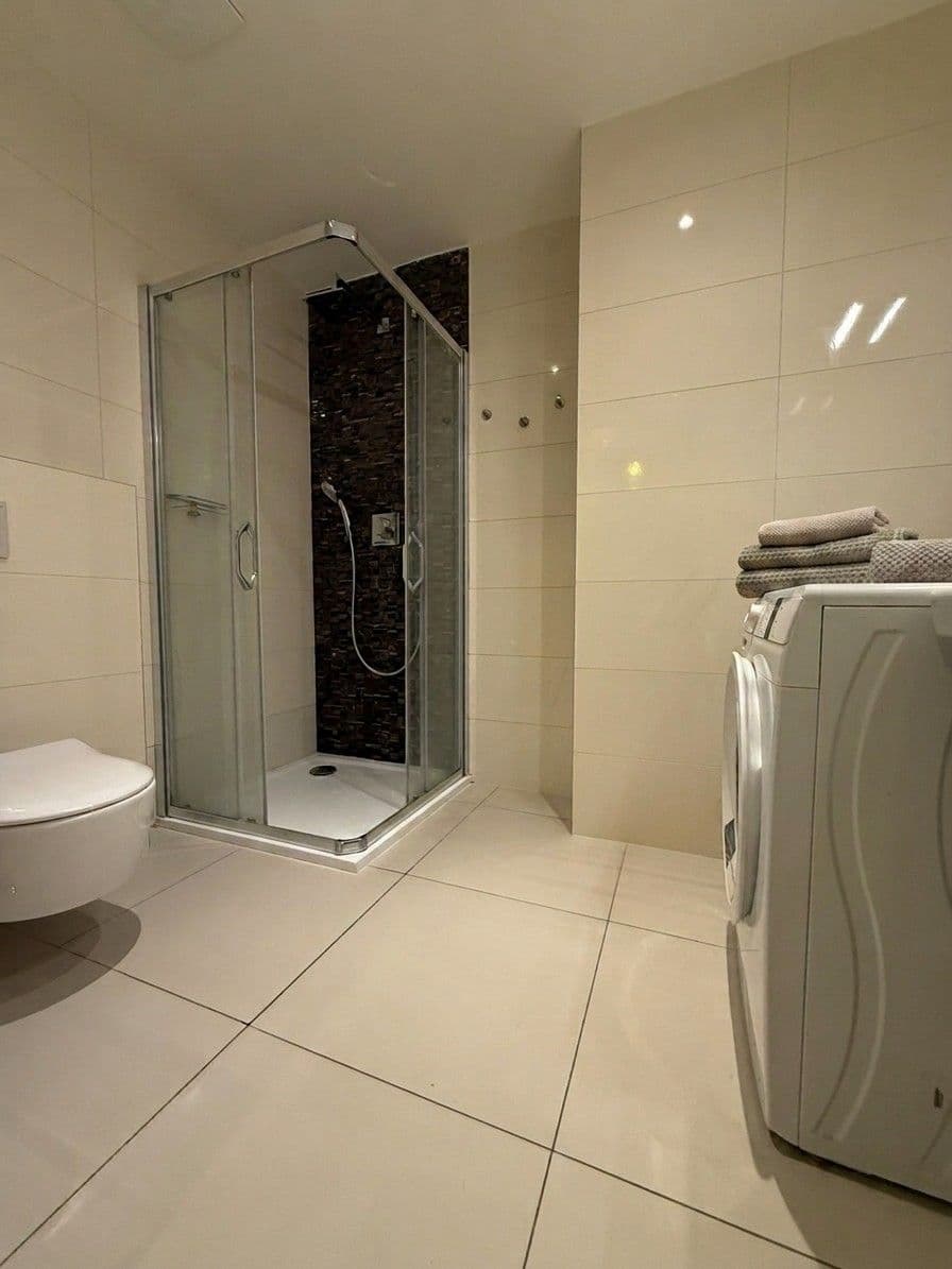 Prenájom bytu 1-izbový 35 m², Štěpánská, Praha, Praha Prenájom bytu 1-izbový 35 m², Štěpánská, Praha, Praha