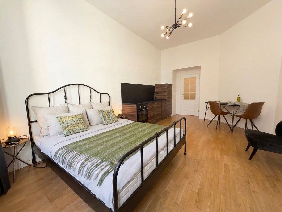 Prenájom bytu 1-izbový 35 m², Štěpánská, Praha, Praha Prenájom bytu 1-izbový 35 m², Štěpánská, Praha, Praha