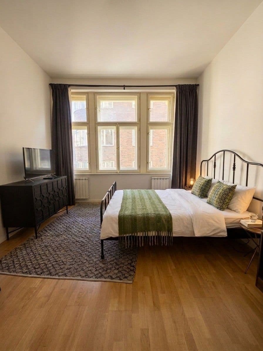 Prenájom bytu 1-izbový 35 m², Štěpánská, Praha, Praha Prenájom bytu 1-izbový 35 m², Štěpánská, Praha, Praha