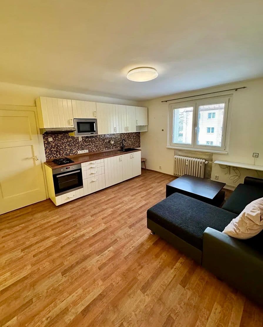 Prenájom bytu 2-izbový 40 m², Dlouhá, Horní Slavkov, Karlovarský kraj Prenájom bytu 2-izbový 40 m², Dlouhá, Horní Slavkov, Karlovarský kraj