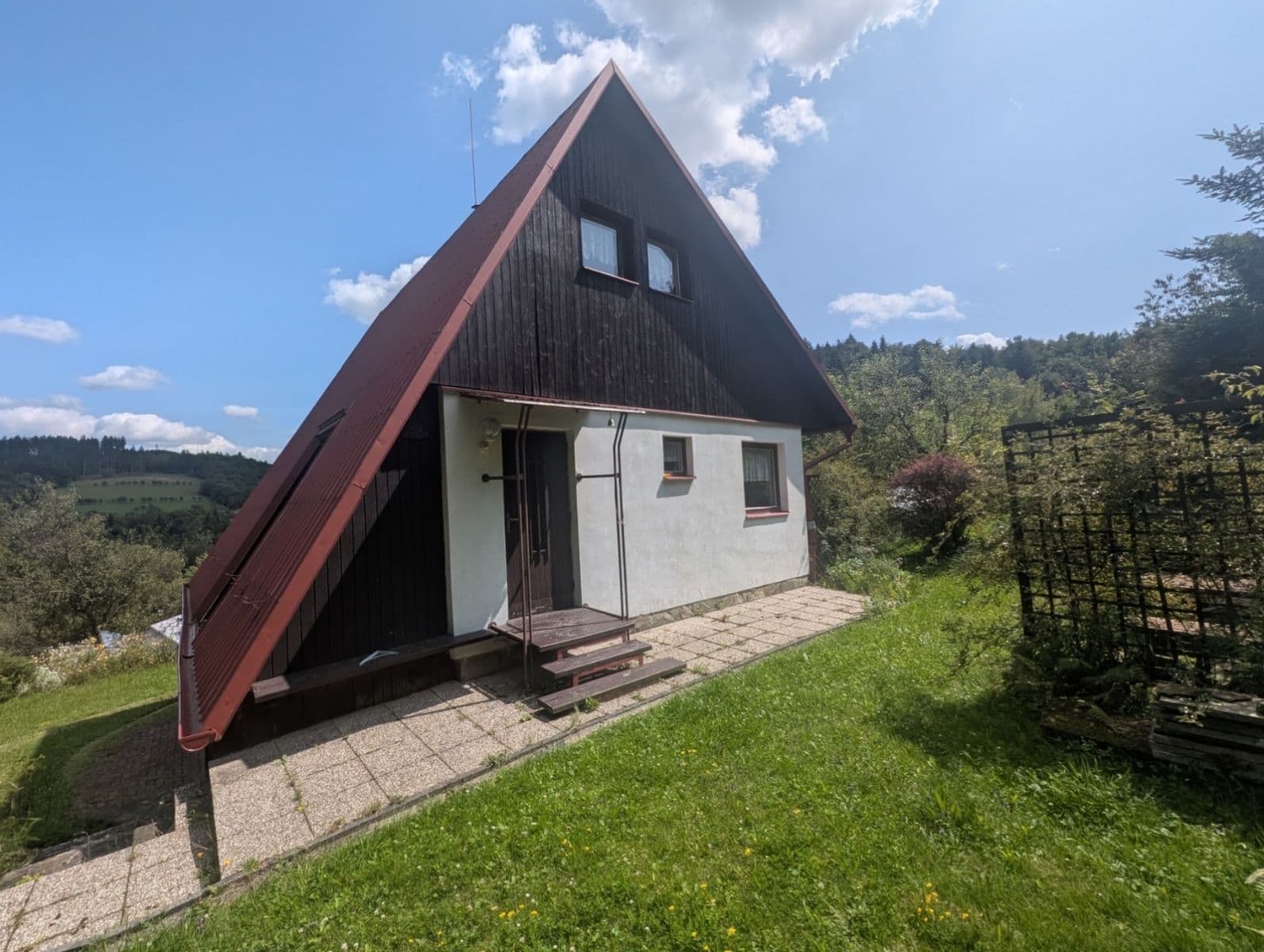 Predaj rekreačného objektu 120 m², pozemek 1.159 m², Liptál, Zlínský kraj Predaj rekreačného objektu 120 m², pozemek 1.159 m², Liptál, Zlínský kraj