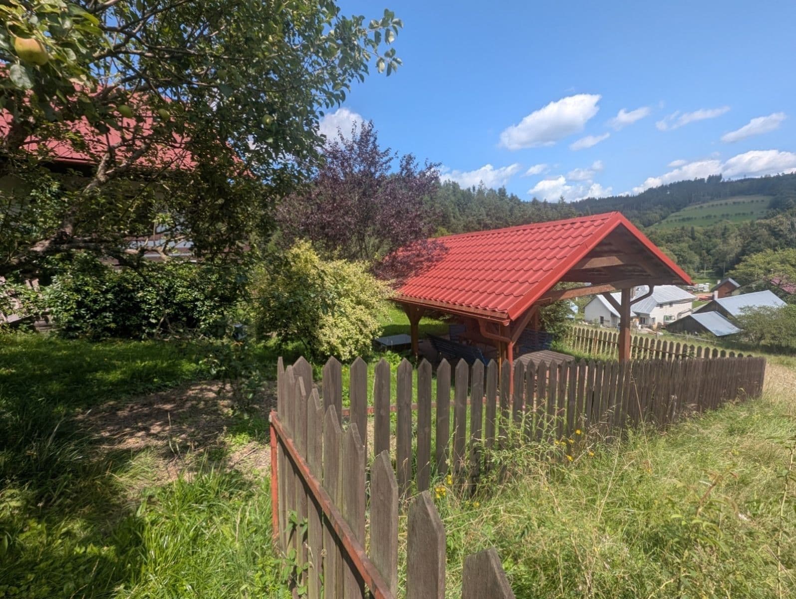 Predaj rekreačného objektu 120 m², pozemek 1.159 m², Liptál, Zlínský kraj Predaj rekreačného objektu 120 m², pozemek 1.159 m², Liptál, Zlínský kraj