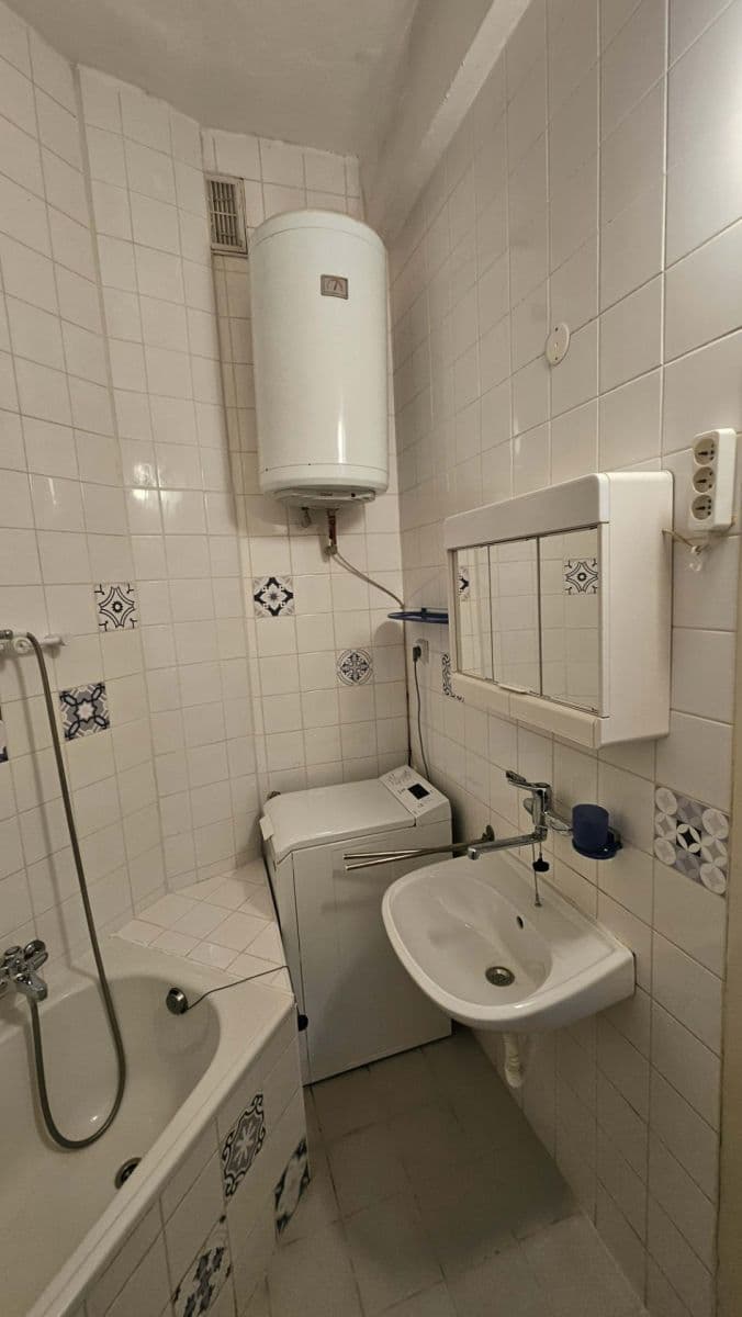 Prenájom bytu 2-izbový 42 m², Horní, Praha, Praha Prenájom bytu 2-izbový 42 m², Horní, Praha, Praha