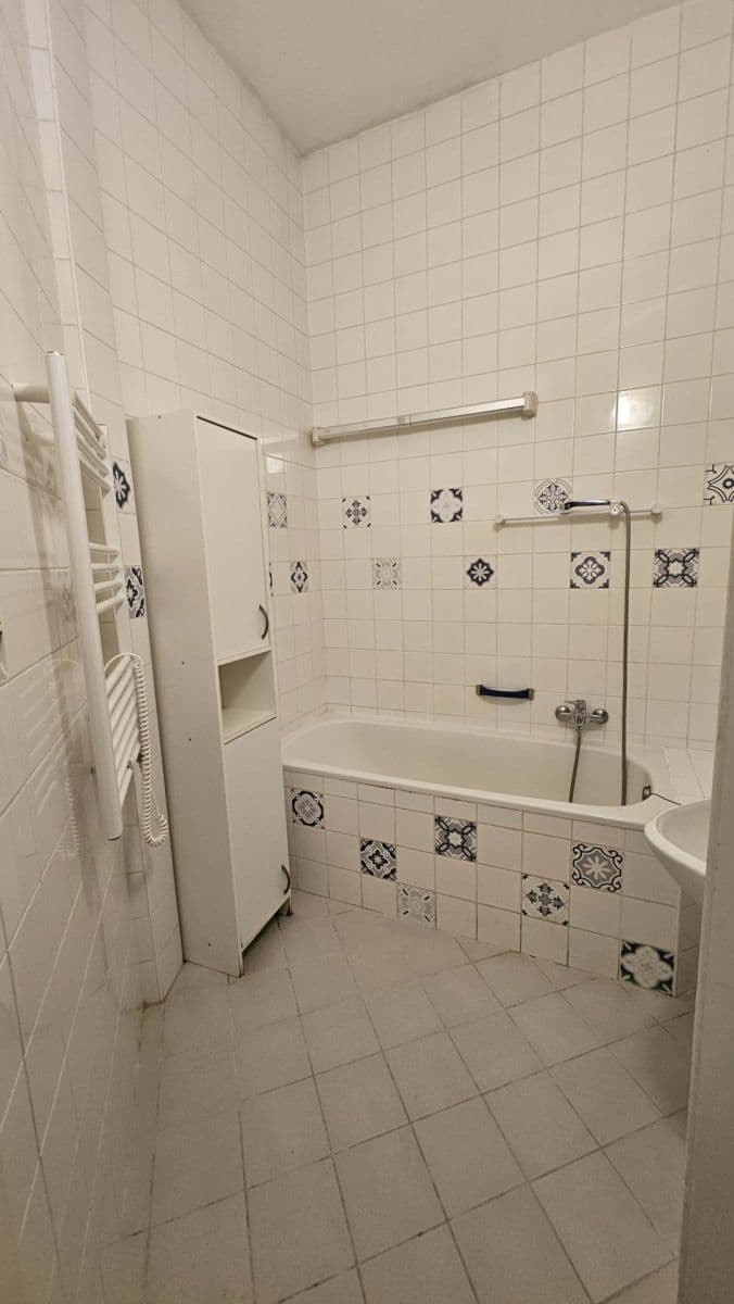 Prenájom bytu 2-izbový 42 m², Horní, Praha, Praha Prenájom bytu 2-izbový 42 m², Horní, Praha, Praha