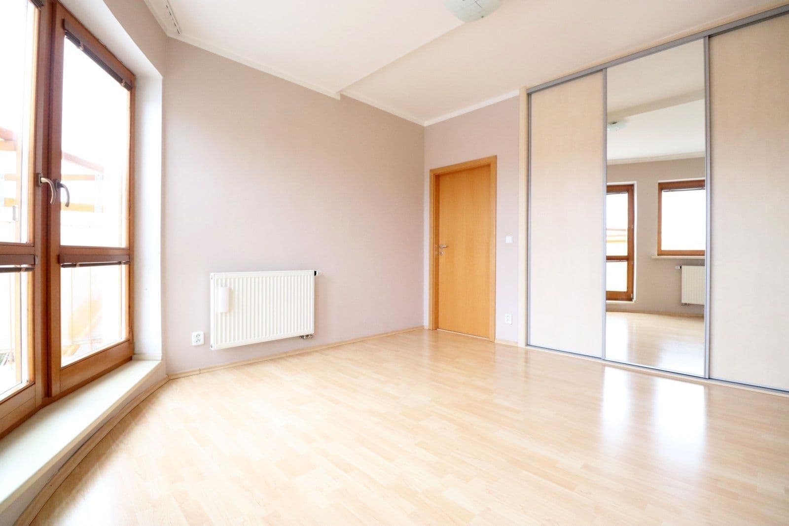 Prenájom bytu 3-izbový 81 m², Hořelické náměstí, Rudná, Středočeský kraj Prenájom bytu 3-izbový 81 m², Hořelické náměstí, Rudná, Středočeský kraj