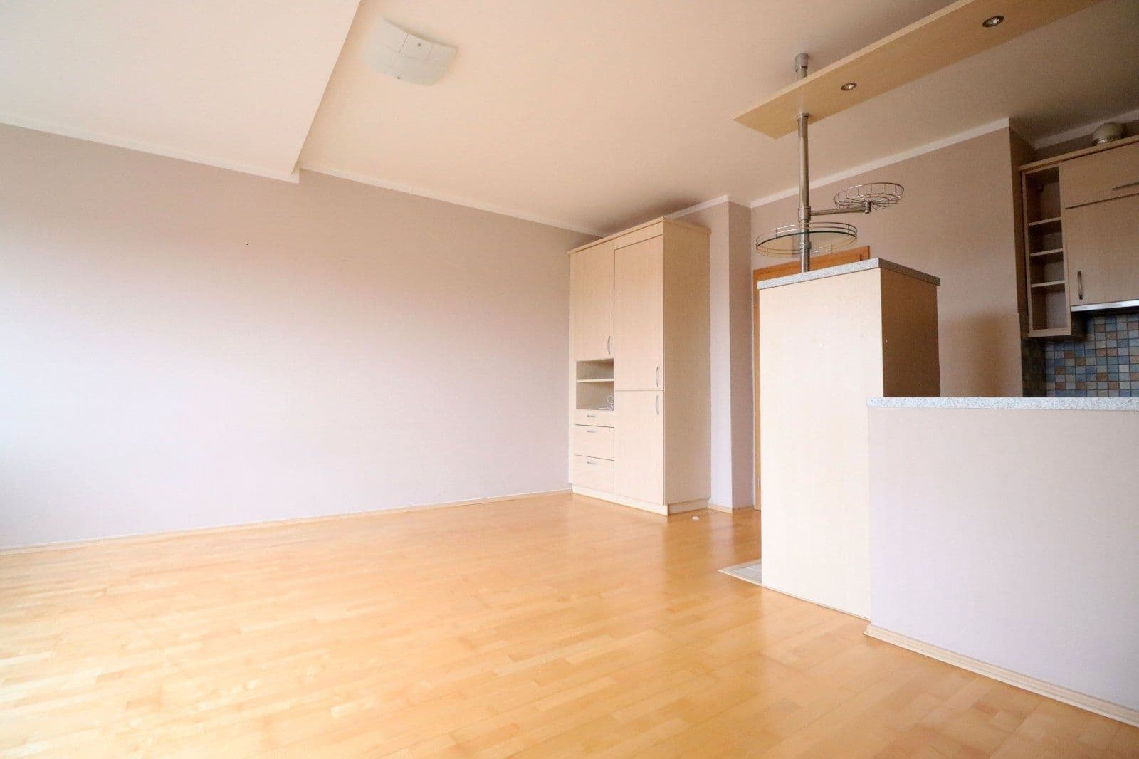 Prenájom bytu 3-izbový 81 m², Hořelické náměstí, Rudná, Středočeský kraj Prenájom bytu 3-izbový 81 m², Hořelické náměstí, Rudná, Středočeský kraj