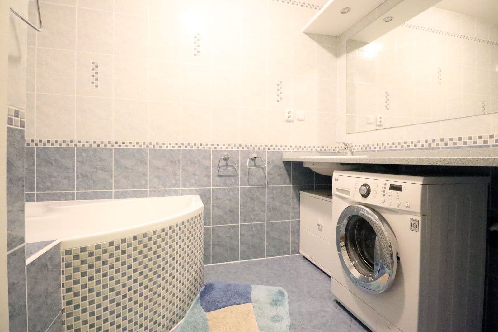 Prenájom bytu 3-izbový 81 m², Hořelické náměstí, Rudná, Středočeský kraj Prenájom bytu 3-izbový 81 m², Hořelické náměstí, Rudná, Středočeský kraj