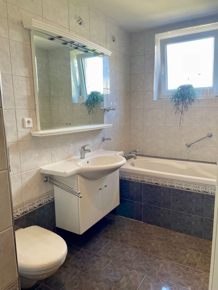 Prenájom bytu 3-izbový 89 m², K Červenému vrchu, Praha, Praha Prenájom bytu 3-izbový 89 m², K Červenému vrchu, Praha, Praha