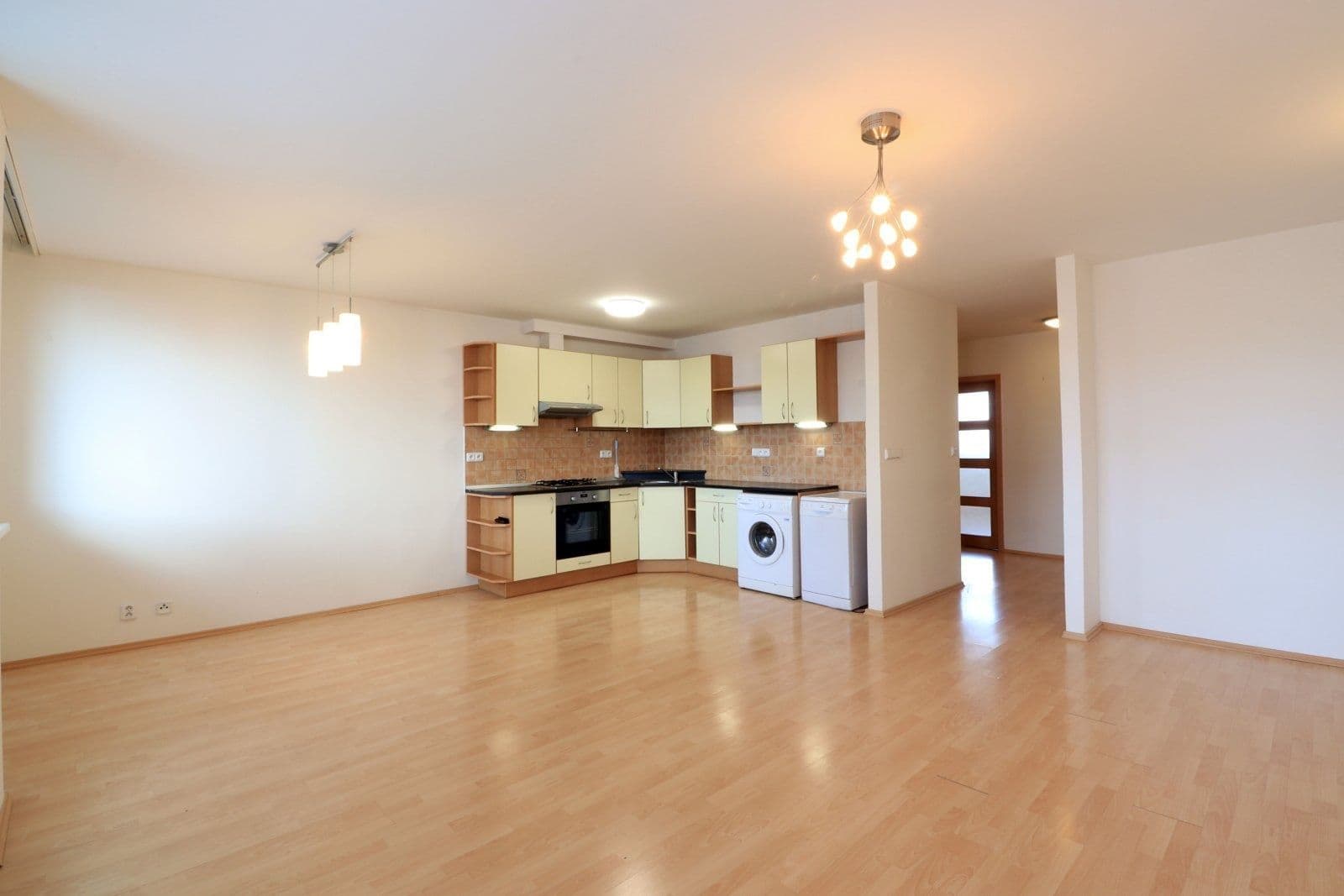 Prenájom bytu 3-izbový 70 m², Štichova, Praha, Praha Prenájom bytu 3-izbový 70 m², Štichova, Praha, Praha