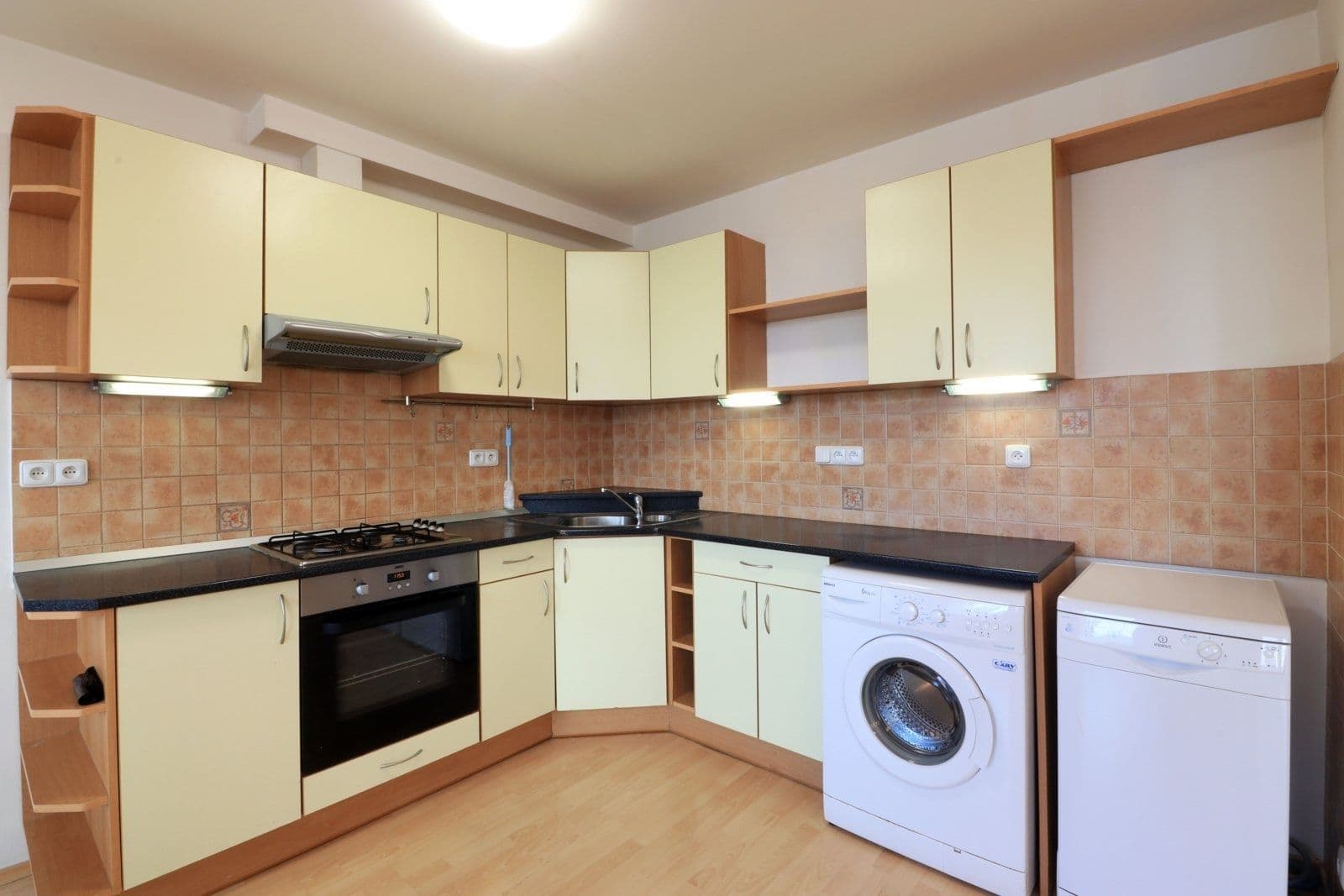 Prenájom bytu 3-izbový 70 m², Štichova, Praha, Praha Prenájom bytu 3-izbový 70 m², Štichova, Praha, Praha