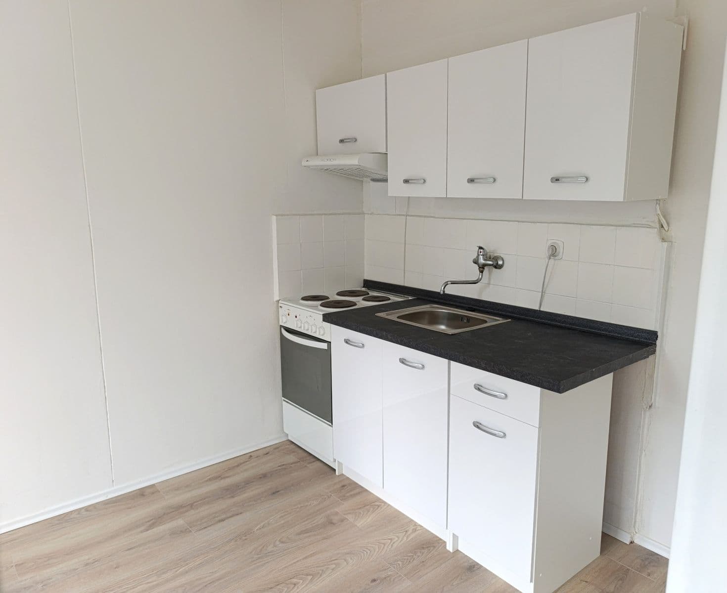 Prenájom bytu 2-izbový 38 m², Sládkovičova, Praha, Praha Prenájom bytu 2-izbový 38 m², Sládkovičova, Praha, Praha