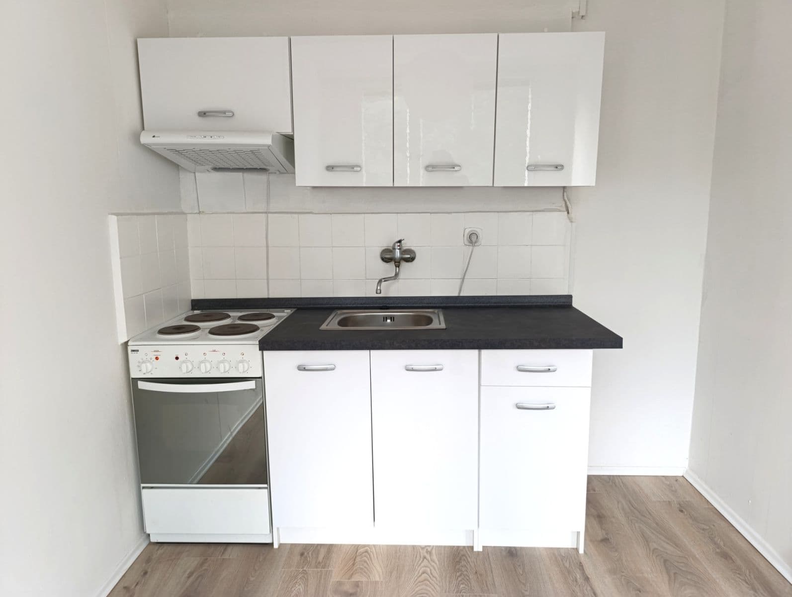 Prenájom bytu 2-izbový 38 m², Sládkovičova, Praha, Praha Prenájom bytu 2-izbový 38 m², Sládkovičova, Praha, Praha