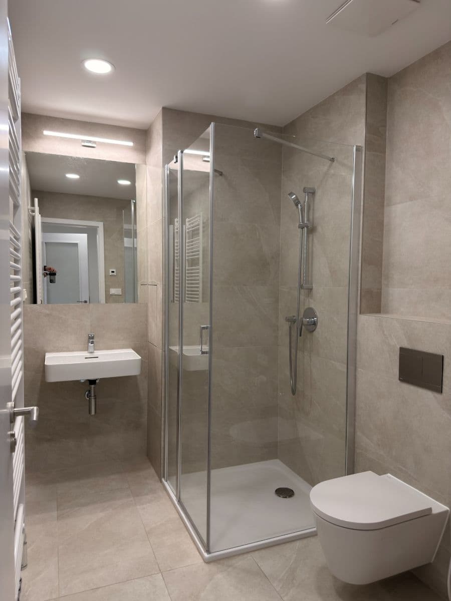 Prenájom bytu 1-izbový 35 m², Vladimíra Kobranova, Praha, Praha Prenájom bytu 1-izbový 35 m², Vladimíra Kobranova, Praha, Praha