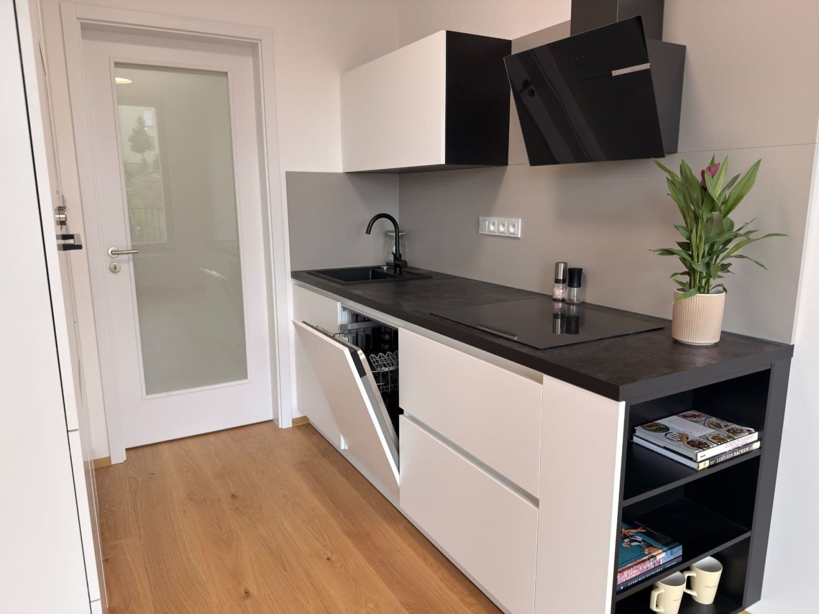 Prenájom bytu 1-izbový 35 m², Vladimíra Kobranova, Praha, Praha Prenájom bytu 1-izbový 35 m², Vladimíra Kobranova, Praha, Praha