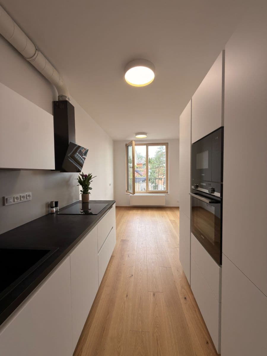 Prenájom bytu 1-izbový 35 m², Vladimíra Kobranova, Praha, Praha Prenájom bytu 1-izbový 35 m², Vladimíra Kobranova, Praha, Praha
