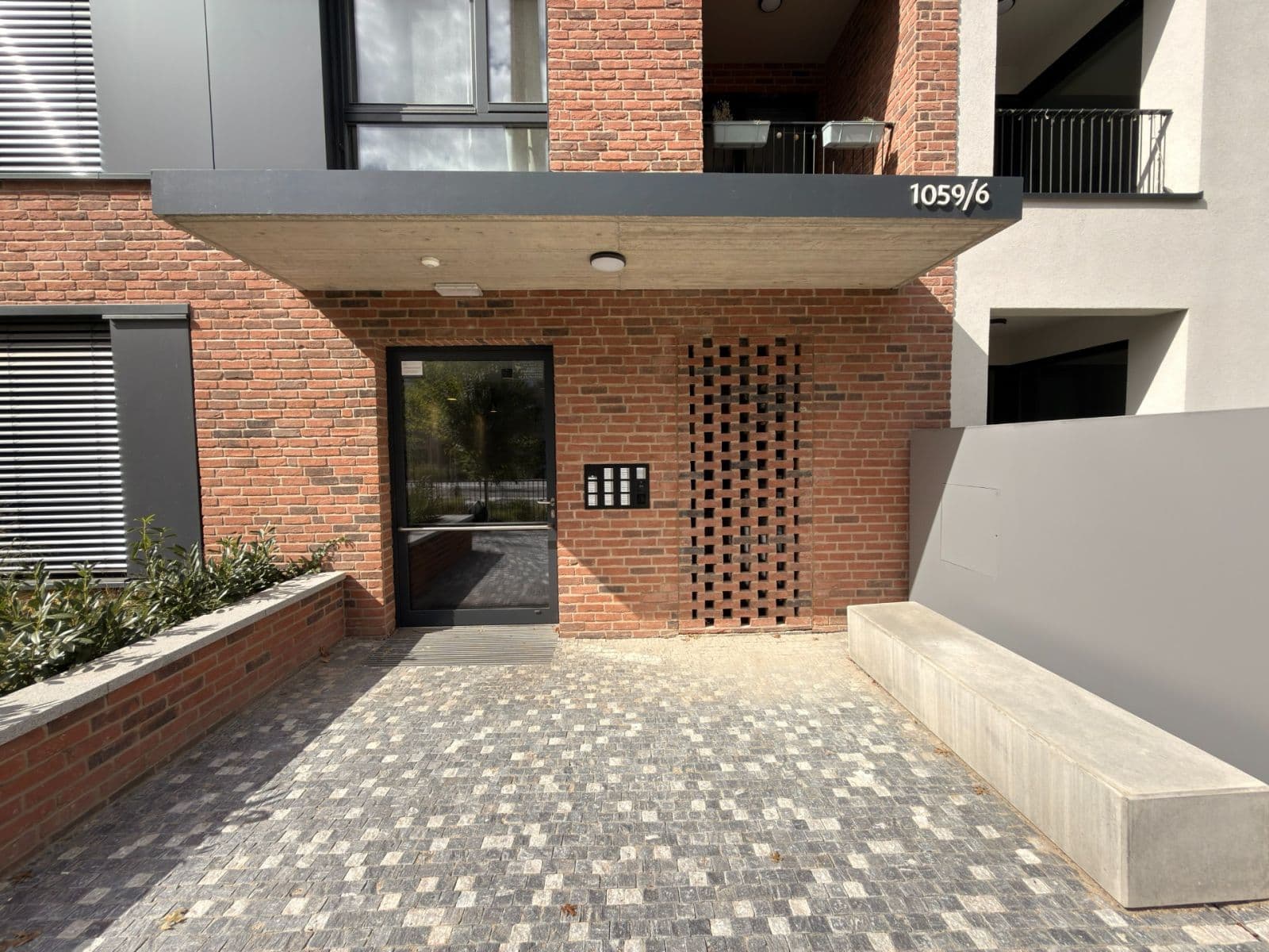 Prenájom bytu 1-izbový 35 m², Vladimíra Kobranova, Praha, Praha Prenájom bytu 1-izbový 35 m², Vladimíra Kobranova, Praha, Praha