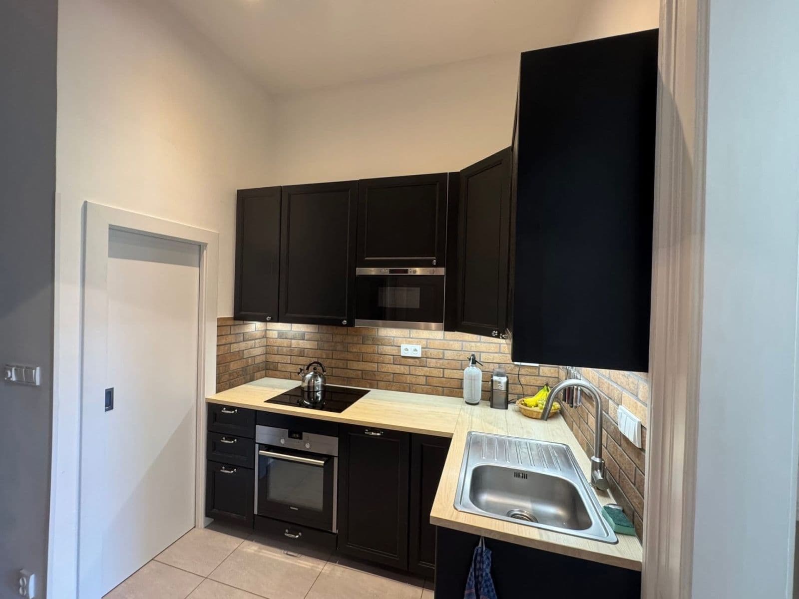 Prenájom bytu 2-izbový 51 m², Seifertova, Praha, Praha Prenájom bytu 2-izbový 51 m², Seifertova, Praha, Praha