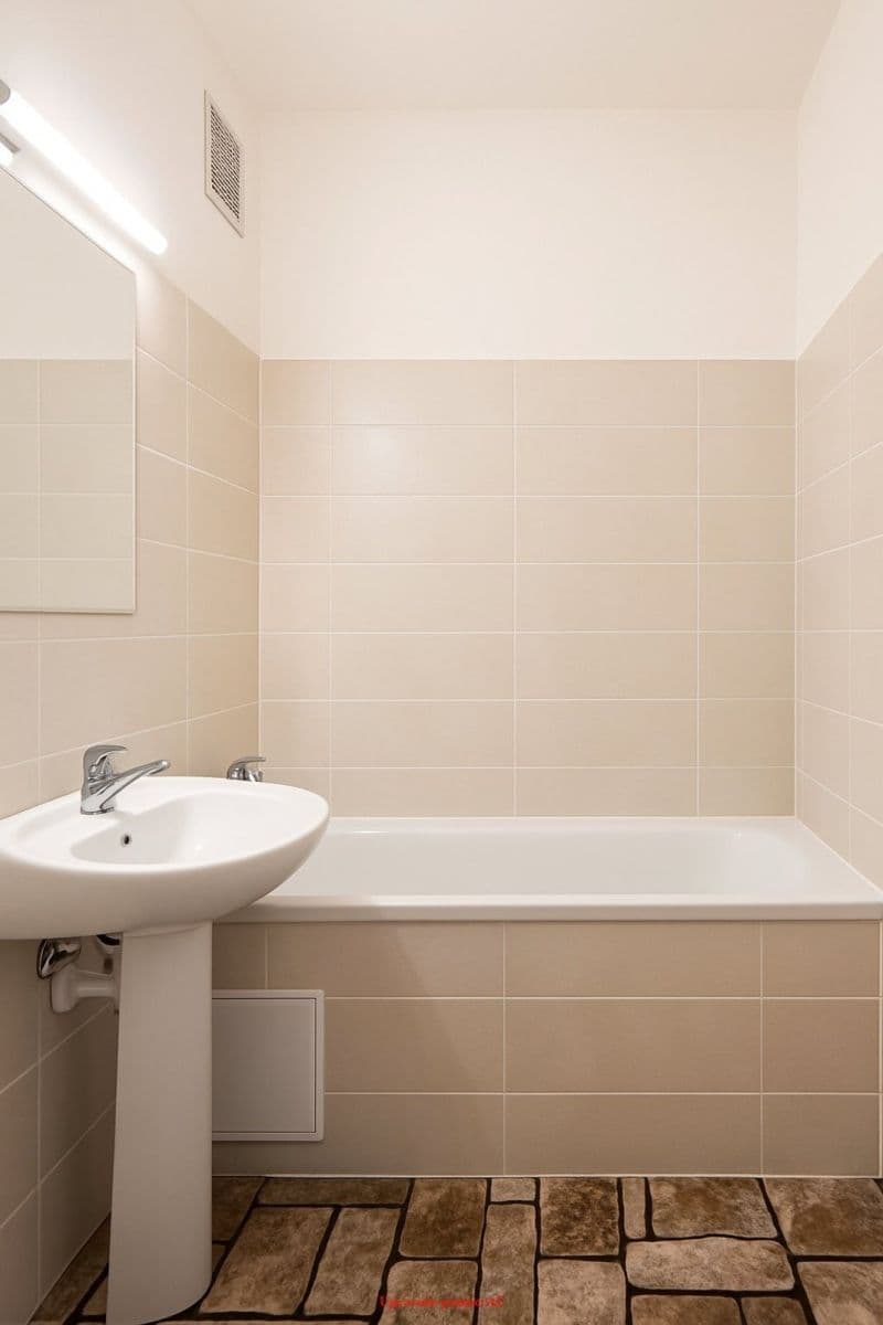 Prenájom bytu 2-izbový 51 m², Žofinská, Orlová, Moravskoslezský kraj Prenájom bytu 2-izbový 51 m², Žofinská, Orlová, Moravskoslezský kraj