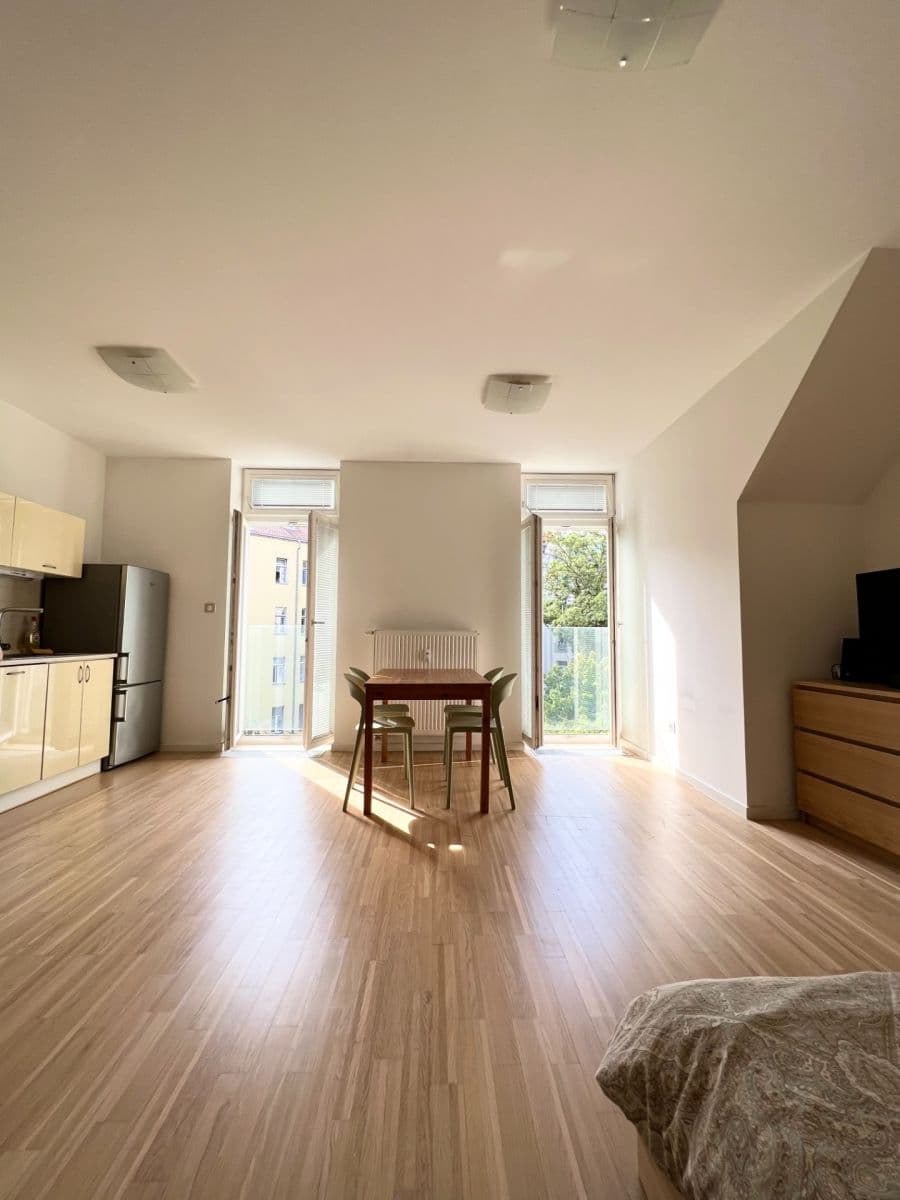 Prenájom bytu 1-izbový 38 m², Bořivojova, Praha, Praha Prenájom bytu 1-izbový 38 m², Bořivojova, Praha, Praha