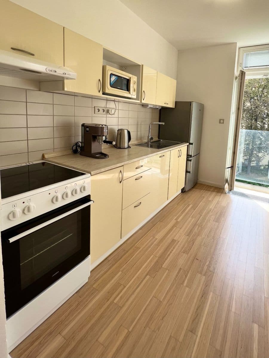 Prenájom bytu 1-izbový 38 m², Bořivojova, Praha, Praha Prenájom bytu 1-izbový 38 m², Bořivojova, Praha, Praha