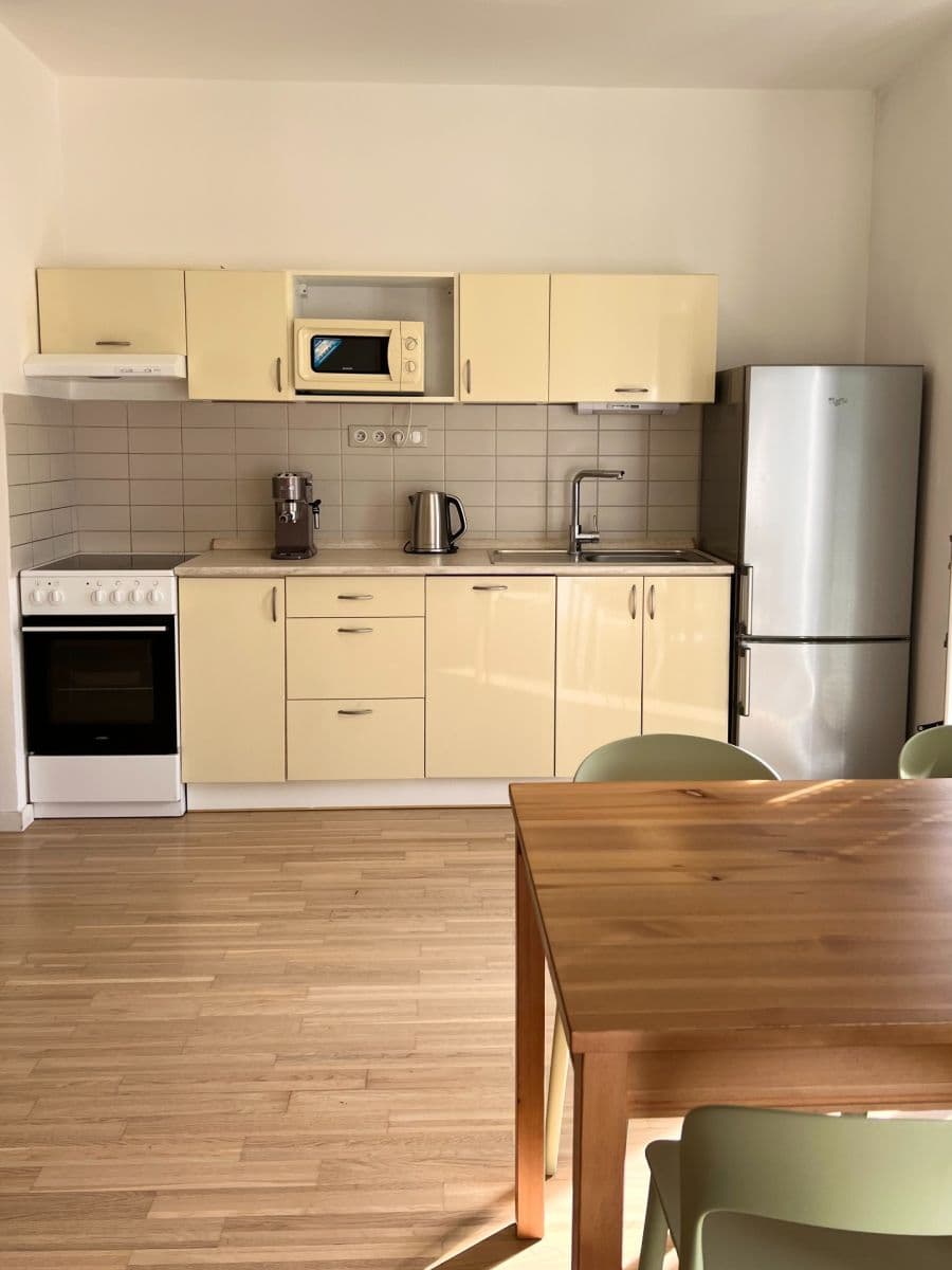 Prenájom bytu 1-izbový 38 m², Bořivojova, Praha, Praha Prenájom bytu 1-izbový 38 m², Bořivojova, Praha, Praha