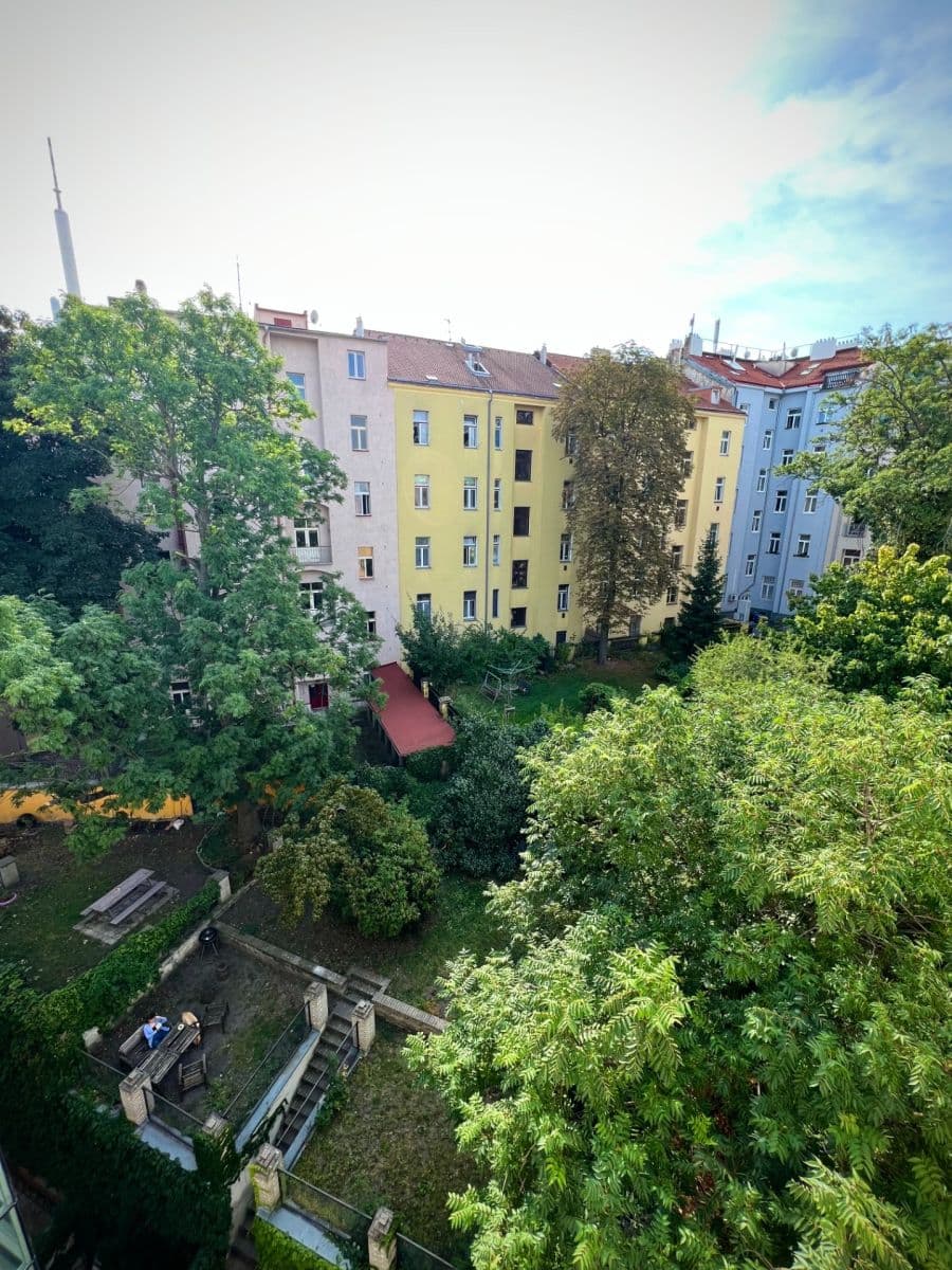 Prenájom bytu 1-izbový 38 m², Bořivojova, Praha, Praha Prenájom bytu 1-izbový 38 m², Bořivojova, Praha, Praha
