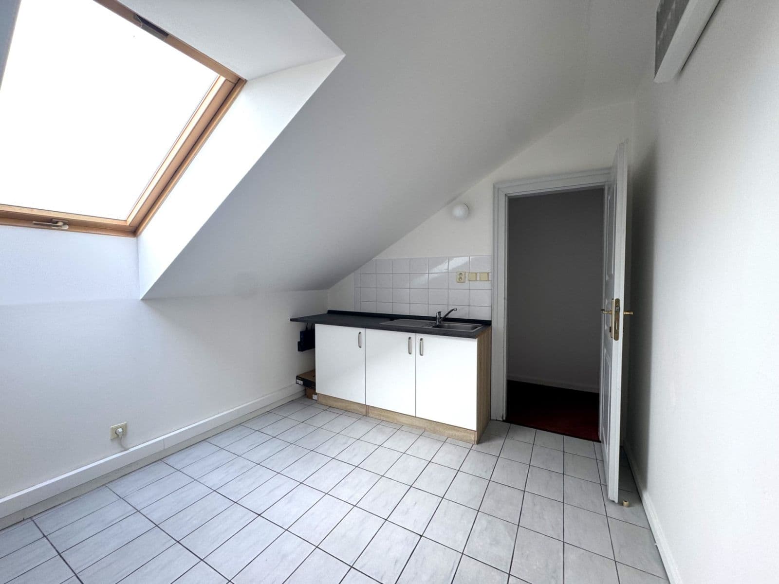 Prenájom kancelárie 55 m², Žitná, Praha, Praha Prenájom kancelárie 55 m², Žitná, Praha, Praha