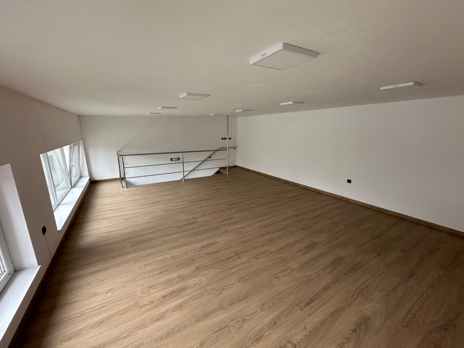 Prenájom kancelárie 150 m², Nábrežie M.R. Štefánika, Ružomberok, Žilinský kraj Prenájom kancelárie 150 m², Nábrežie M.R. Štefánika, Ružomberok, Žilinský kraj