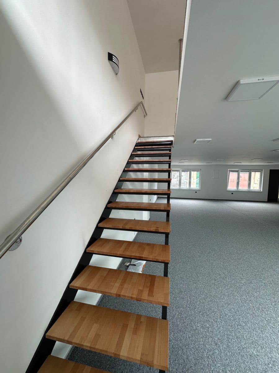 Prenájom kancelárie 150 m², Nábrežie M.R. Štefánika, Ružomberok, Žilinský kraj Prenájom kancelárie 150 m², Nábrežie M.R. Štefánika, Ružomberok, Žilinský kraj