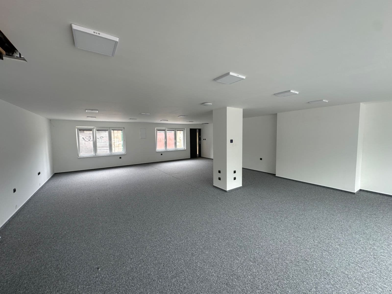 Prenájom kancelárie 150 m², Nábrežie M.R. Štefánika, Ružomberok, Žilinský kraj Prenájom kancelárie 150 m², Nábrežie M.R. Štefánika, Ružomberok, Žilinský kraj