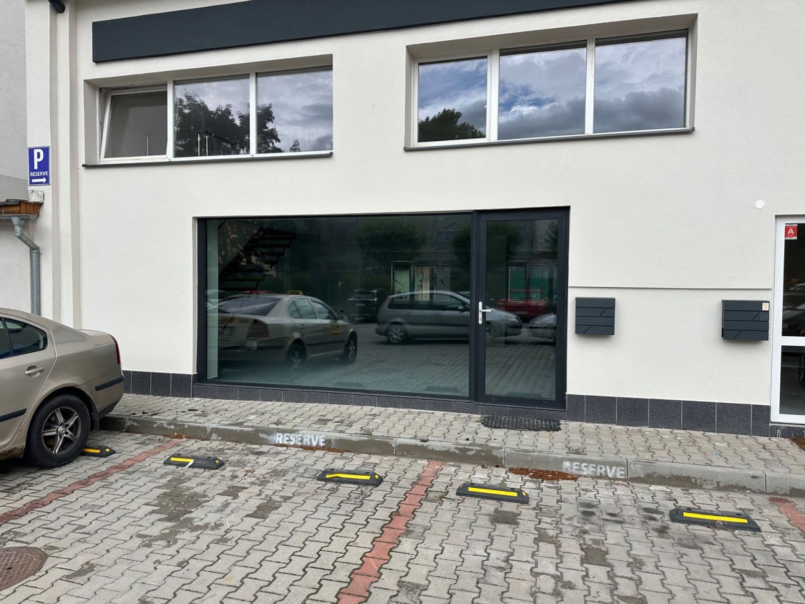 Prenájom kancelárie 150 m², Nábrežie M.R. Štefánika, Ružomberok, Žilinský kraj Prenájom kancelárie 150 m², Nábrežie M.R. Štefánika, Ružomberok, Žilinský kraj