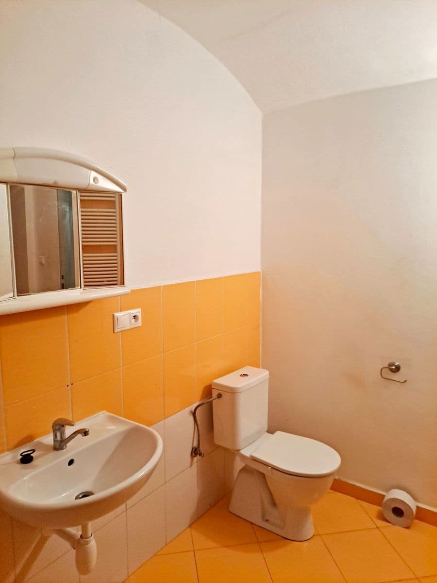 Prenájom bytu 2-izbový 65 m², Husova, Třeboň, Jihočeský kraj Prenájom bytu 2-izbový 65 m², Husova, Třeboň, Jihočeský kraj