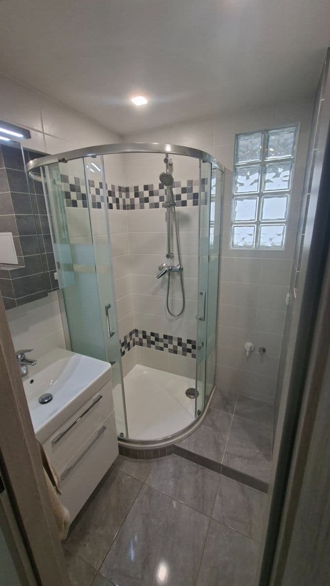 Prenájom bytu 1-izbový 34 m², Čs. armády, Kladno, Středočeský kraj Prenájom bytu 1-izbový 34 m², Čs. armády, Kladno, Středočeský kraj