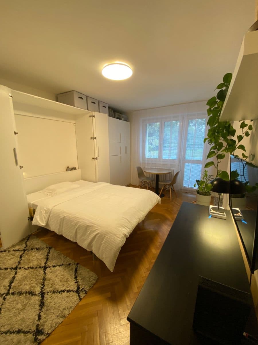 Prenájom bytu 1-izbový 27 m², Gončarenkova, Praha, Praha Prenájom bytu 1-izbový 27 m², Gončarenkova, Praha, Praha