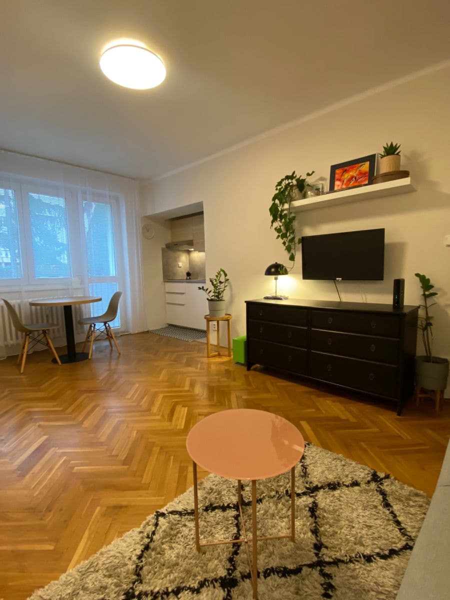 Prenájom bytu 1-izbový 27 m², Gončarenkova, Praha, Praha Prenájom bytu 1-izbový 27 m², Gončarenkova, Praha, Praha