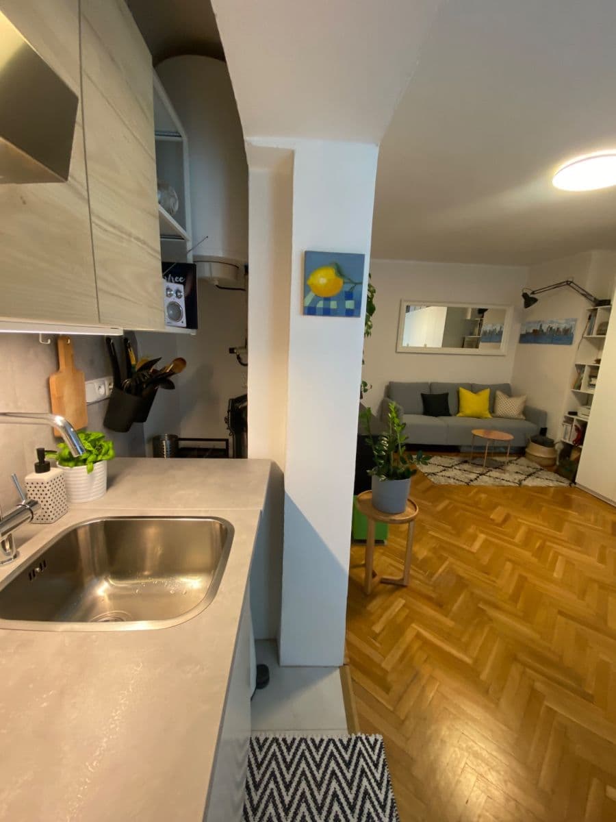 Prenájom bytu 1-izbový 27 m², Gončarenkova, Praha, Praha Prenájom bytu 1-izbový 27 m², Gončarenkova, Praha, Praha
