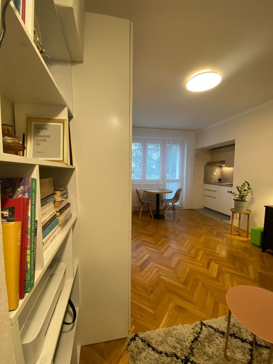 Prenájom bytu 1-izbový 27 m², Gončarenkova, Praha, Praha Prenájom bytu 1-izbový 27 m², Gončarenkova, Praha, Praha