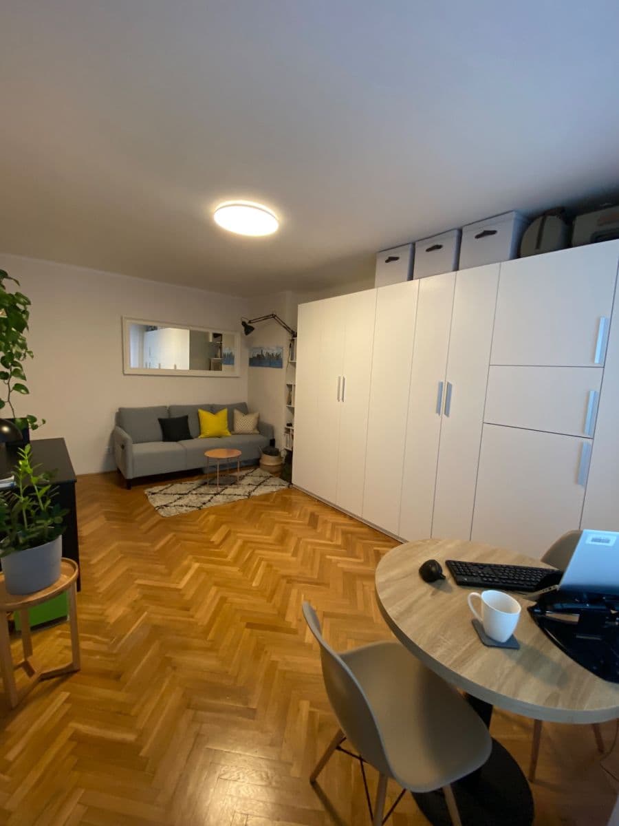 Prenájom bytu 1-izbový 27 m², Gončarenkova, Praha, Praha Prenájom bytu 1-izbový 27 m², Gončarenkova, Praha, Praha