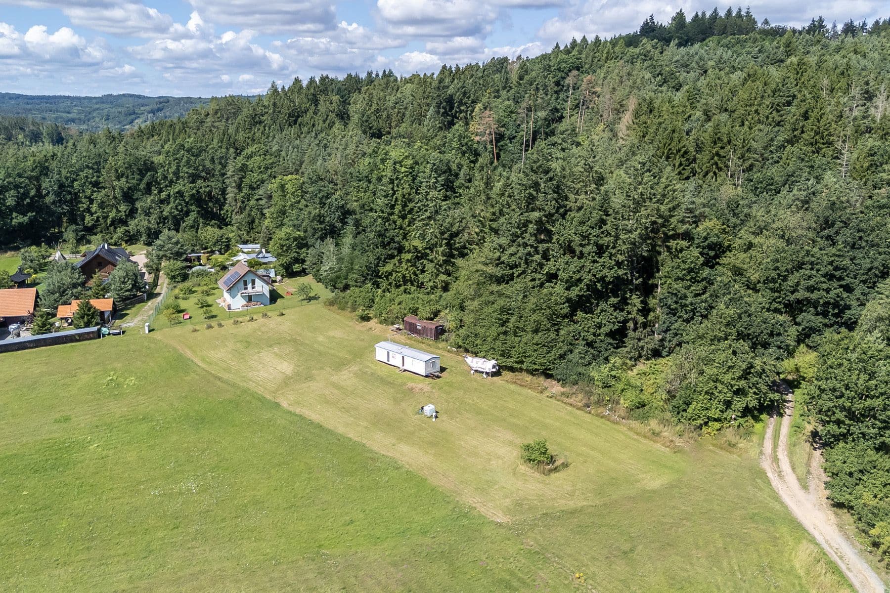 Predaj pozemku 2.863 m², Klučenice, Středočeský kraj Predaj pozemku 2.863 m², Klučenice, Středočeský kraj