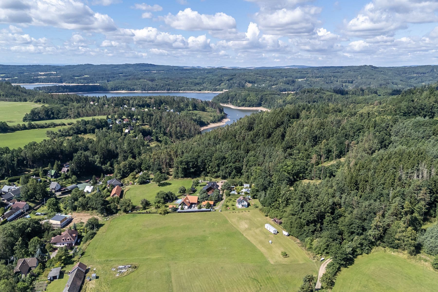 Predaj pozemku 2.863 m², Klučenice, Středočeský kraj Predaj pozemku 2.863 m², Klučenice, Středočeský kraj